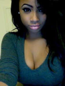 Jolie black 19 ans cherche beau gosse pour sexe